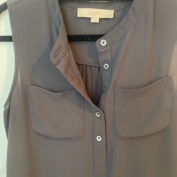 Loft Sleeveless gray blouse with button - Picture 3 of 4